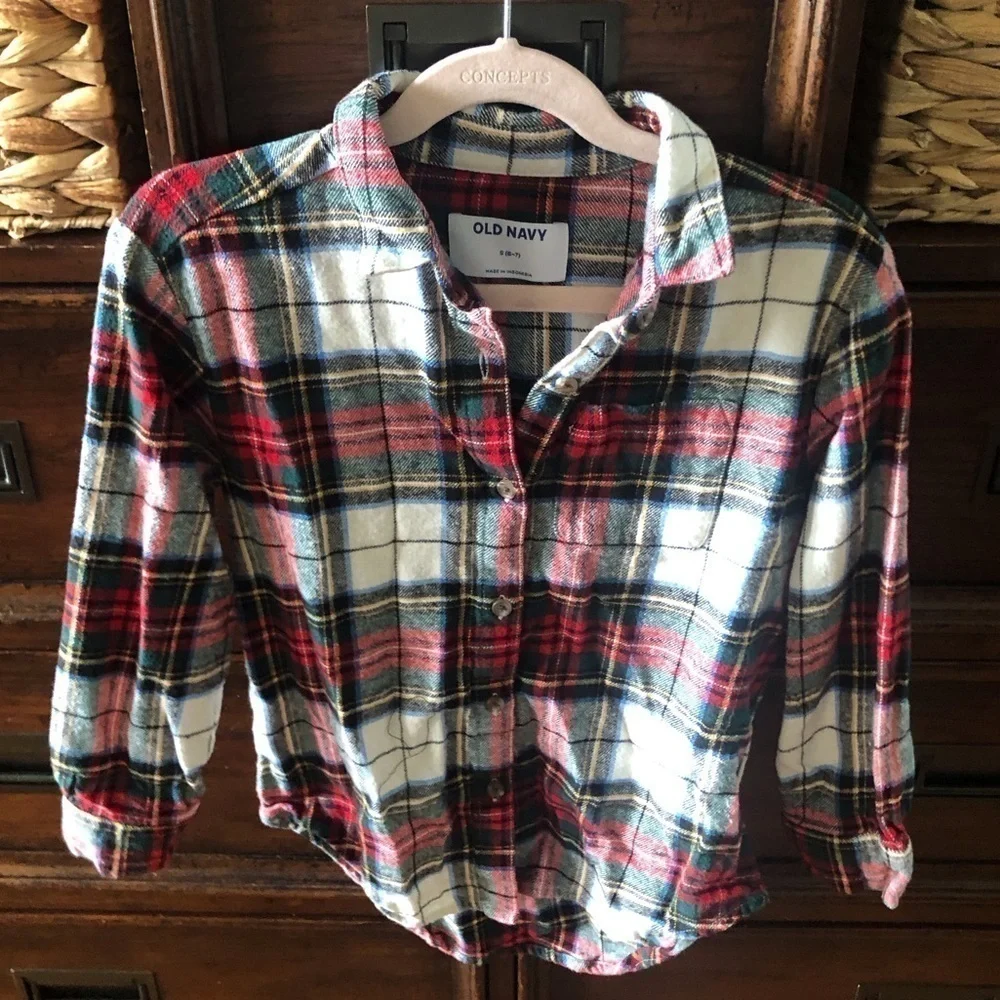 Old Navy red & green flannel long sleeve button down in size S (6-7)